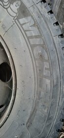 Prodám pneu Sor 285/70/19.5 a pneu MB, 205/215/75/ 17.5 - 2