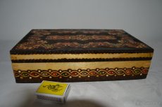 KRÁSNÁ ZDOBENÁ KAZETA - dovoz Bulharsko - 2