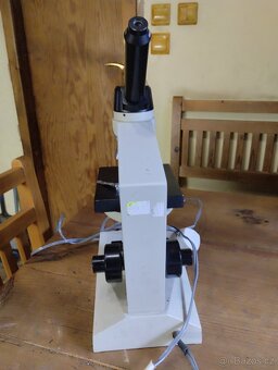Monokulární mikroskop , podsvícený - 2