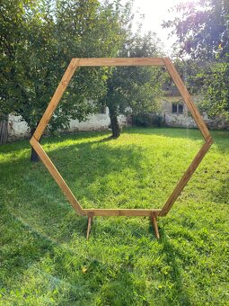 Slavobrána hexagon, dekorace a přehoz - 2