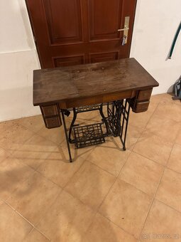 Prodám šicí stroj Lada - 2