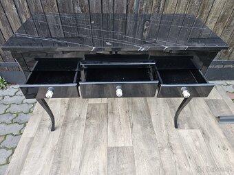 Konzolový / toaletní stolek - 2