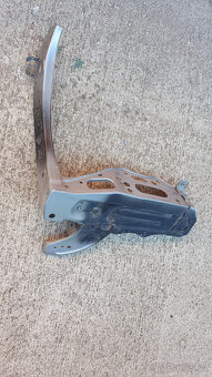 Lexus RC - přední čelo - pravé - 2