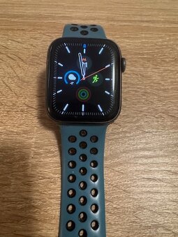 Apple Watch Series 5 – 44 mm, černé, Cellular - 2