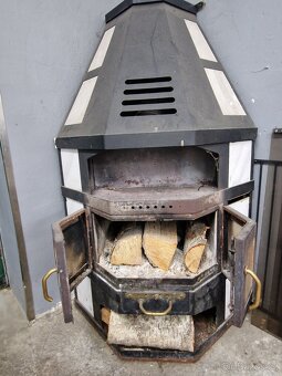 Mohutný rohový krb - 2