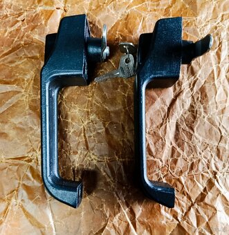 UAZ HUNTER - kliky dveří - 2