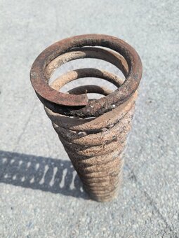 Tatra 603 přední pružina - 2