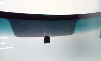 Toyota Camry čelní sklo - 2