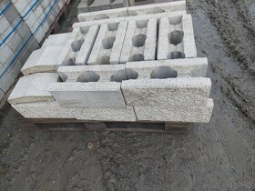 Plotové dílce + stříšky Granit - 2