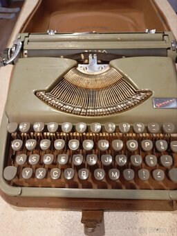 Starý psací stroj GROMA - 2