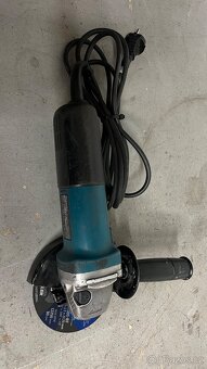 Makita 9557 HN - 2