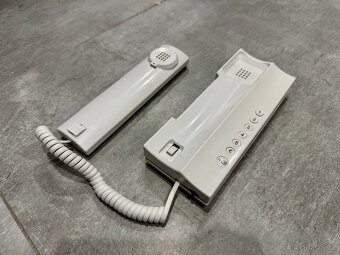 Zvonkový telefon Tesla - 2