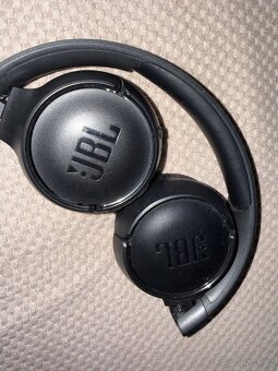 JBL sluchátka - 2