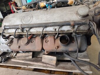 BMW E3 motor m30b25 2500 - 2