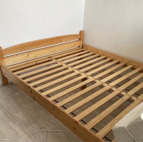 Dřevěná manželská postel - 2