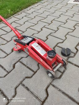 Hydraulicky zvedak 2t + gumova podlozka - 2