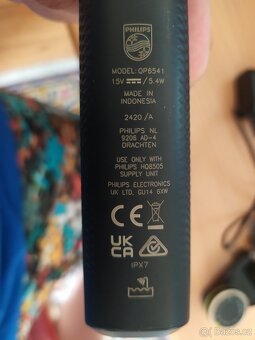 Rozbitý holicí strojek Philips na náhradní díly - 2