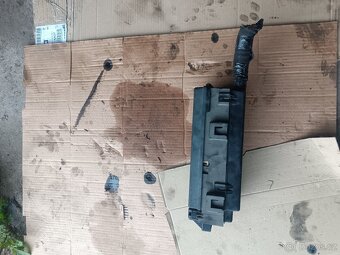 Jeep 2.7 crd pojistková skříň - 2