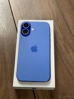 iPhone 16 128GB Ultramarine - zánovní, záruka 2 roky - 2