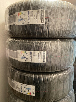 SUPERB 4, 3 NOVÁ ZIMNÍ ALU HELIX BLACK 235/40/19 R.V 2024 - 2