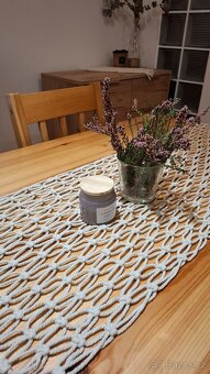 Běhoun na stůl makrame - 2