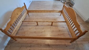 Dřevěná postel - 2