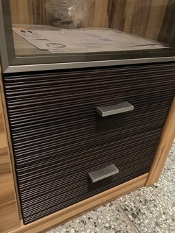 Komoda částečně prosklená/vitrína.Nová - 2