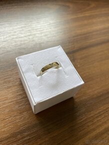 Zlatý dámský prsten se zirkonem - 2