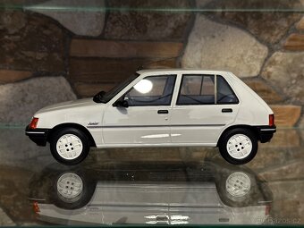 Peugeot 205 Junior bílá - 2