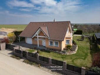 Prodej samostatně stojícího rodinného domu 5+kk s garáží - 2