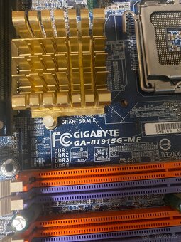 Gigabyte GA-8I915G-MF - 2