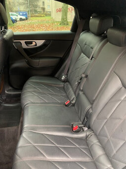 Infiniti FX30d - 2