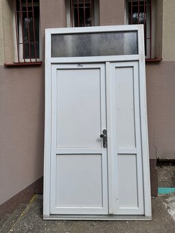 Dvoukřídlé vchodové dveře s nadsvětlíkem - 2