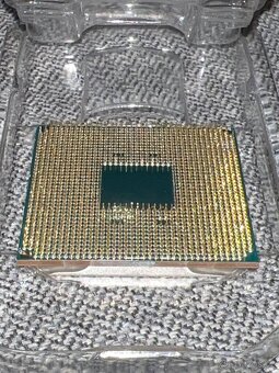 Procesor Ryzen 5 3600xt ( vadné piny) - 2