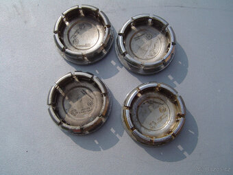 4 X STŘEDOVÉ POKLIČKY ORIGINÁL CHRYSLER - 2