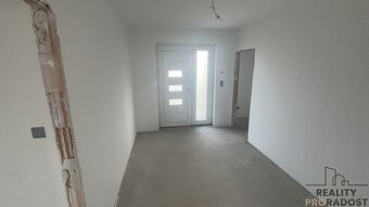 Prodej rodinného domu 5+kk v obci Šanov. Cena zahrnuje provi - 2