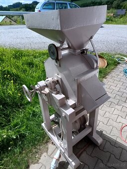 Kamenný mlýn na obili, kameny 40cm - 2