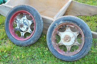 Skůtr Čezeta 501 502 Prase - kola a brzdové štíty - 2