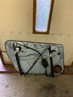 Pravá přední stahovačka VW Passat B5,5 včetně elektromotoru - 2