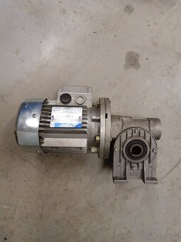 Elektromotor s převodovkou 55ot/min - 2