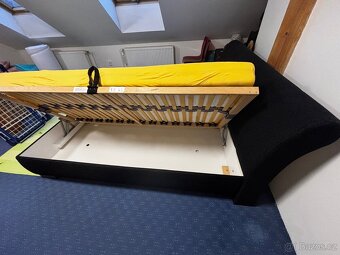 Manželská postel čalouněná - 2