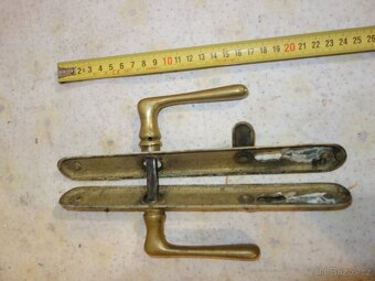 Stará mosazná klika od dveří č.2 - 2