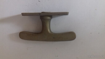 Kličky z bílé mosazi. - 2