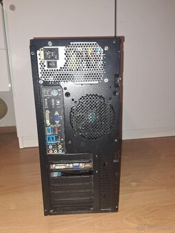Stolní počítač (bez disku) - 2
