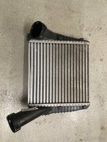 chladič intercooler VW Touareg 7P 7L6145803H - 2
