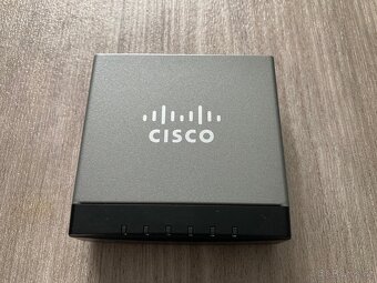 Cisco 5 port switch - 2