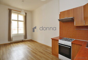 Pronájem bytu 2+kk, 42m2, 3. patro bez výtahu, ul. Plaská, P - 2