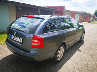 ŠKODA OCTAVIA COMBI 2,0 TDI Elegance - 2