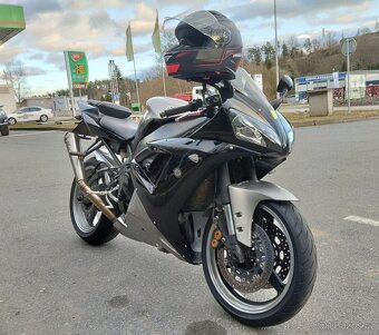 Yamaha r1 - 2