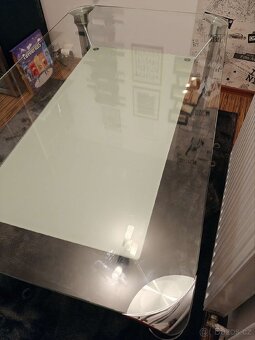 Skleněný jídelní stůl - 2